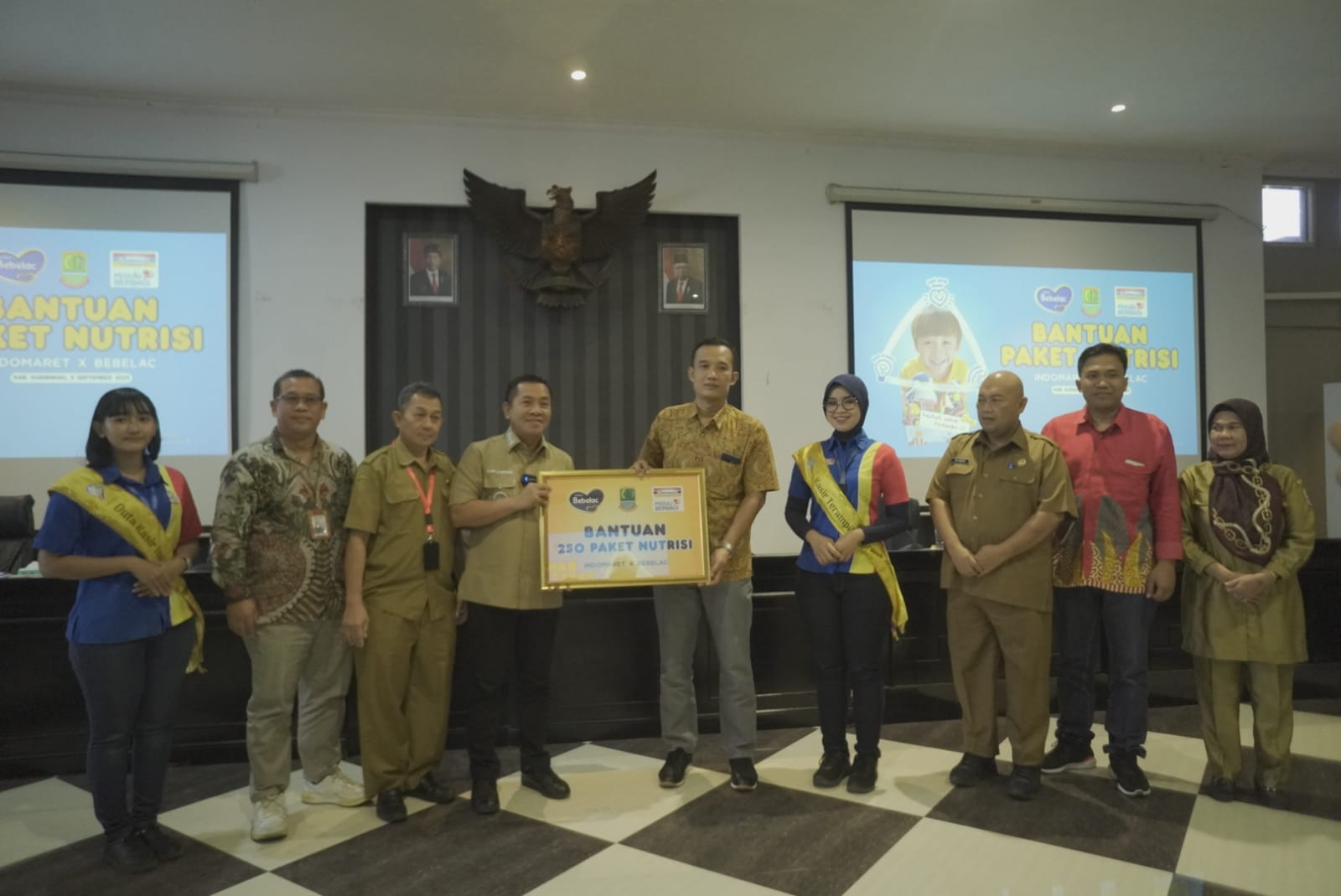 Indomaret dan Bebelac Salurkan Paket Nutrisi untuk Masyarakat Karawang Dukung Anak Indonesia Tumbuh Hebat