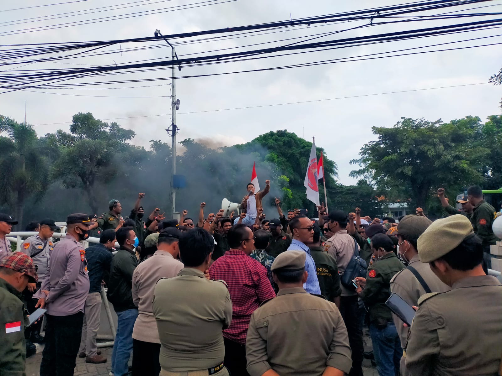 Demo Jilid 3, Tolak Kebijakan Plt Wali Kota Bekasi Ratusan Massa Hanya Ditemui Sekwan