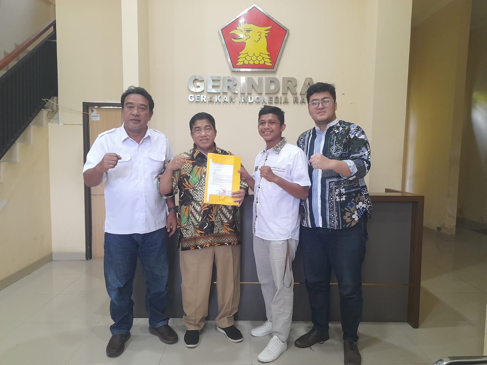 Sayap Partai Gerindra, PC Tidar Karawang Serahkan Surat Dukungan Untuk Gina Swara di Pilkada 2024 ke DPC 