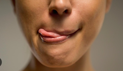5 Tips Merawat Bibir Kering saat Puasa, Jangan Dijilati Lagi!