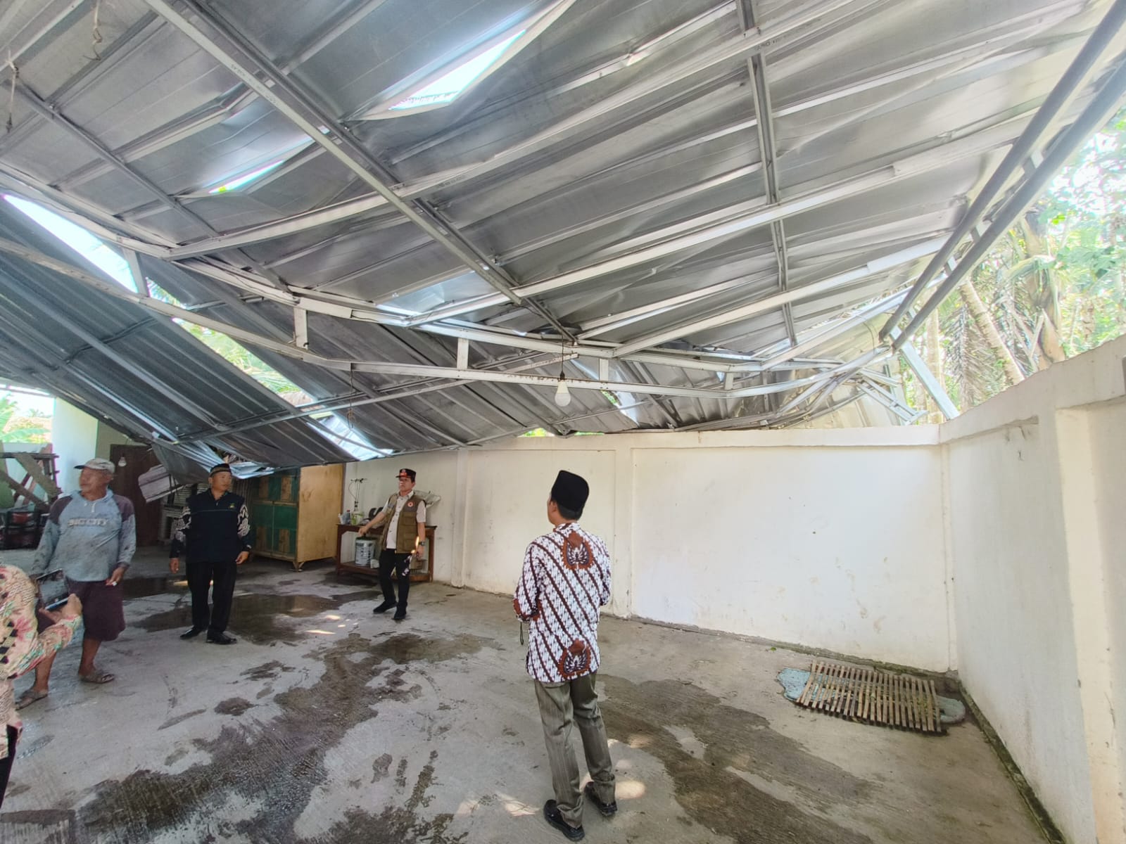 Hujan dan Angin Kencang Sapu Kabupaten OKU Timur, Ratusan Rumah Rusak hingga Bangunan Sekolah