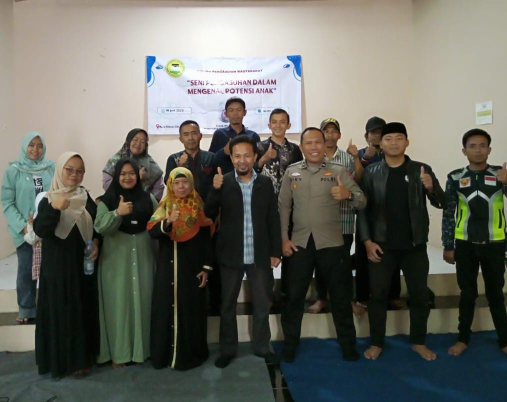 Dosen STAI DR KH EZ Muttaqien Purwakarta Sukses Gelar Workshop Parenting di Desa Cihanjawar