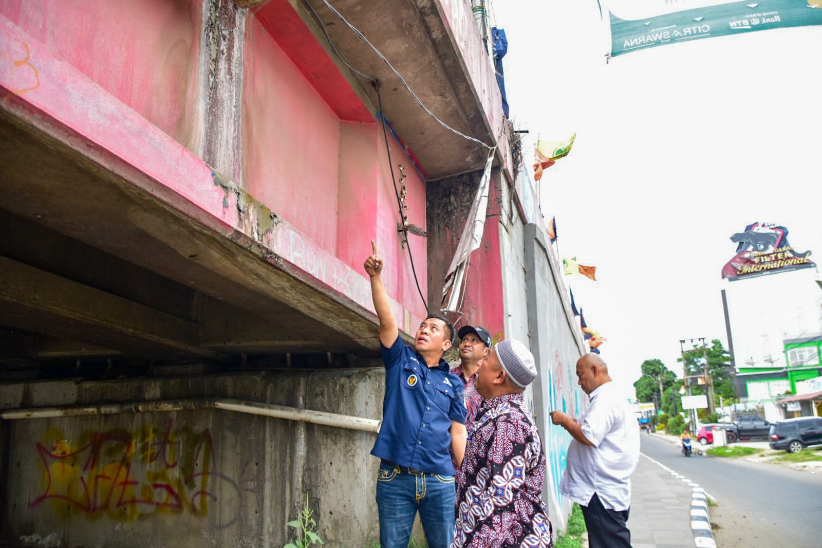 Gerak Cepat! Bupati Aep Langsung Instruksikan Perbaikan Keretakan Lapisan Luar Fly Over By Pass