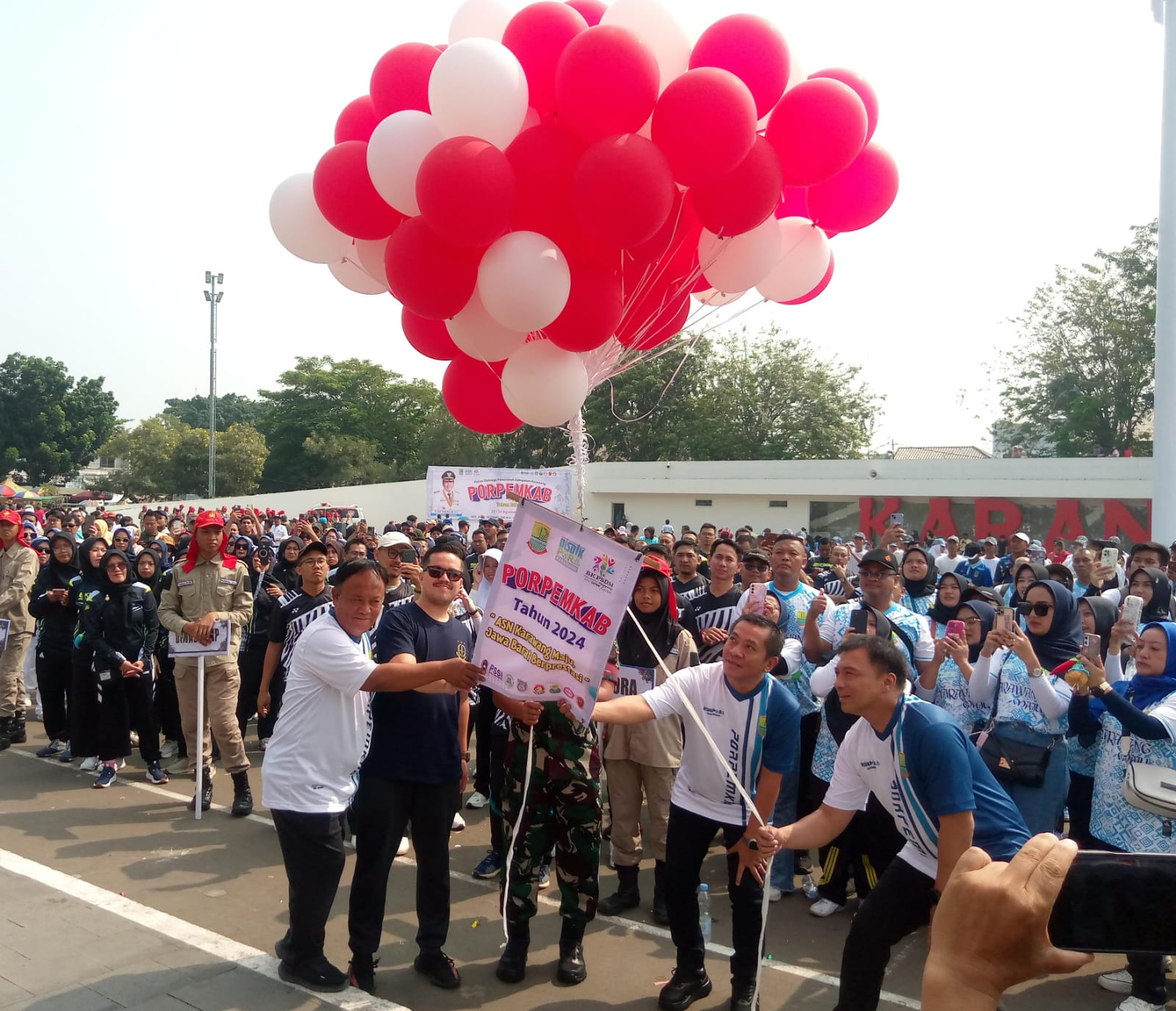 Ratusan ASN Bertanding di Porpemkab Karawang 2024