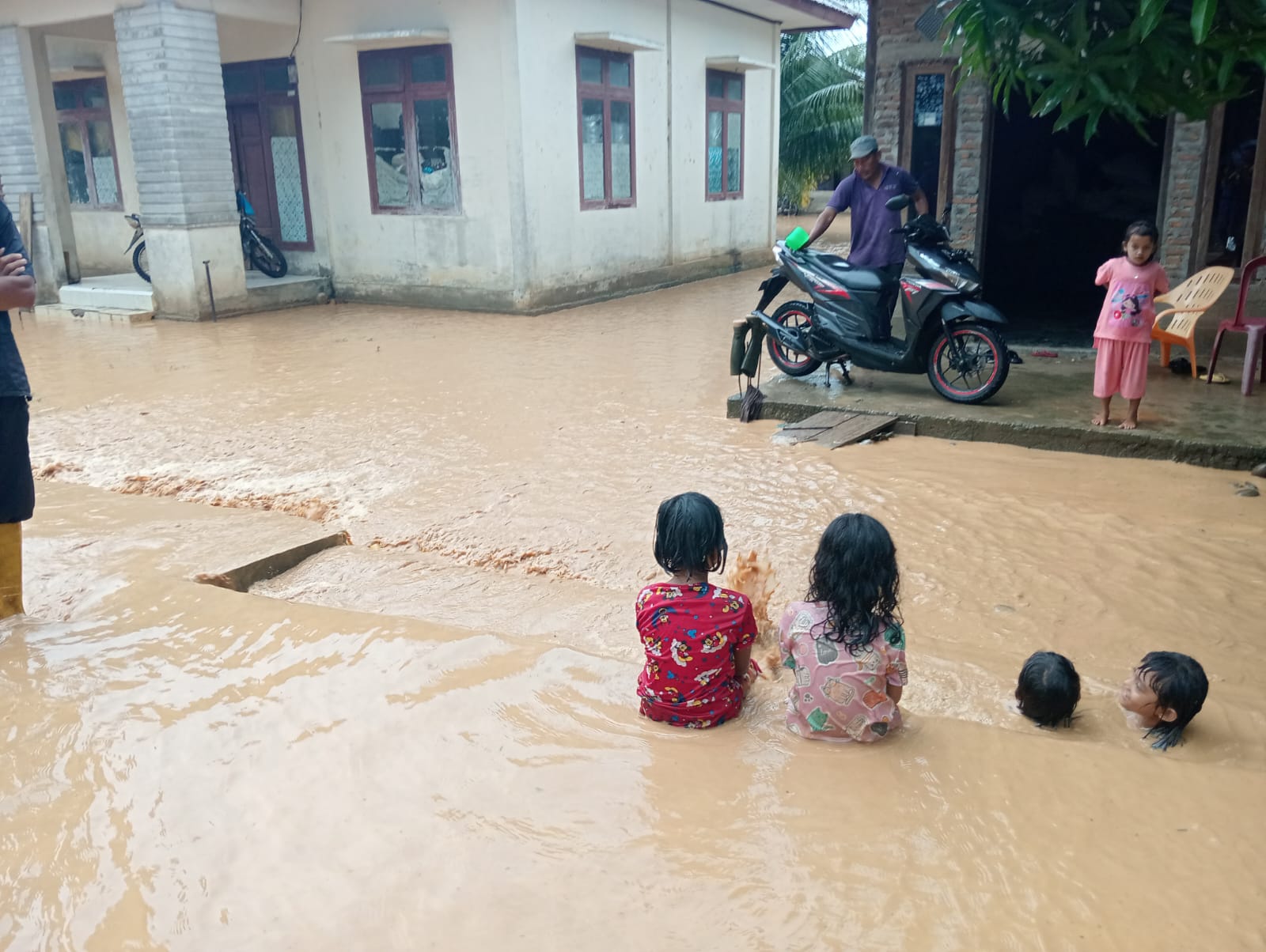 Bencana Banjir dan Tanah Longsor Melanda Aceh Selatan, Sebanyak 8.142 Jiwa Terdampak