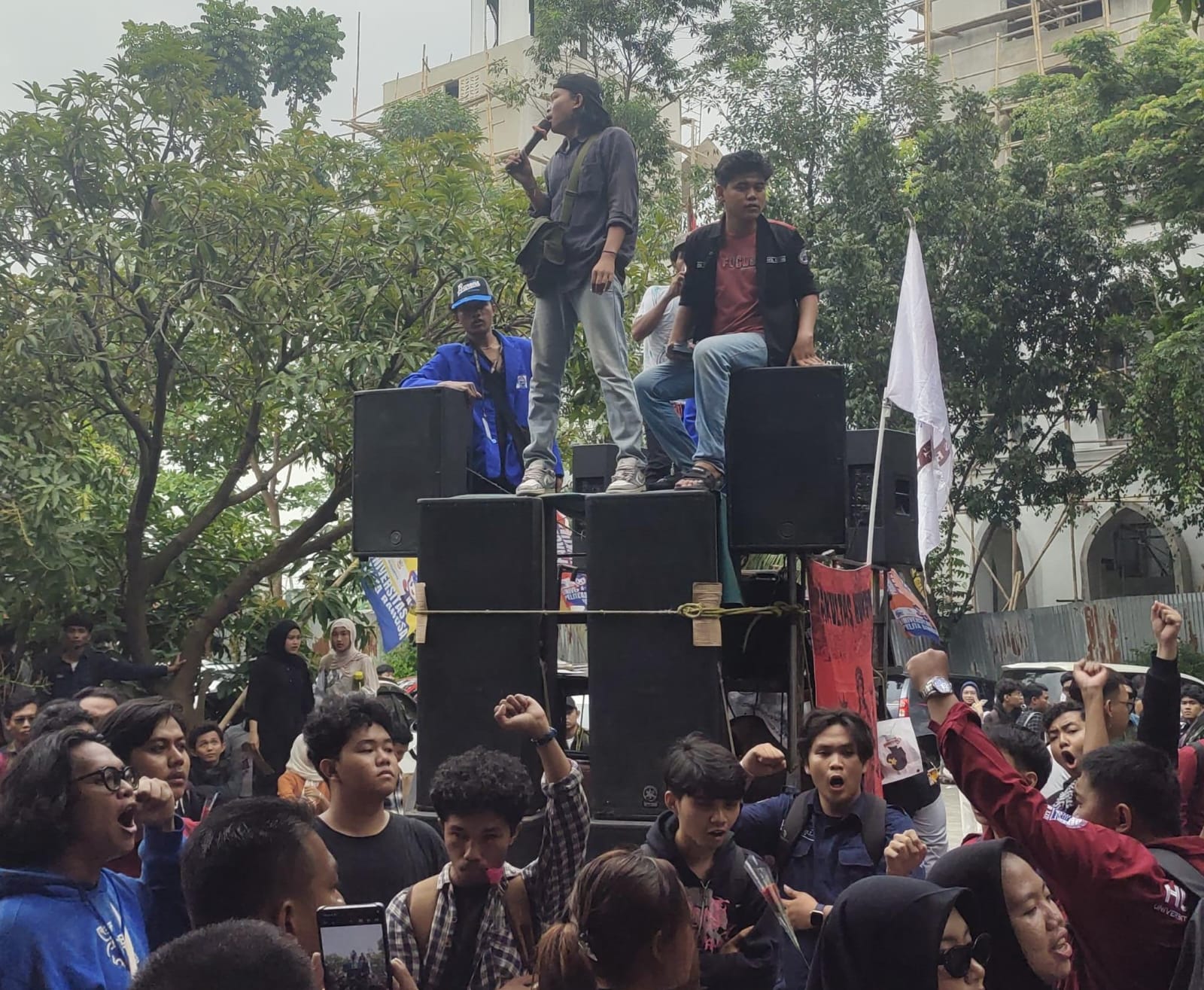 Mahasiswa UPB Geruduk Kampus, Suarakan 12 Tuntutan dari E-Kampus Error hingga Evaluasi Dekan