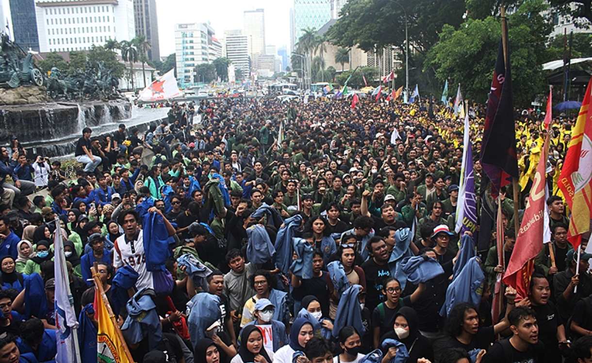 Demo Mahasiswa Kembali Terjadi, BEM SI Long March Menuju Polda Metro