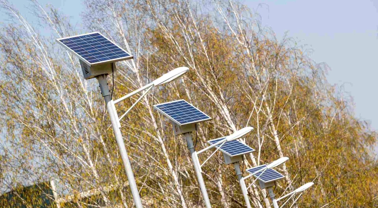 Cipta Karya Pasang Lampu Jalan Tenaga Surya di Jalan Perkampungan