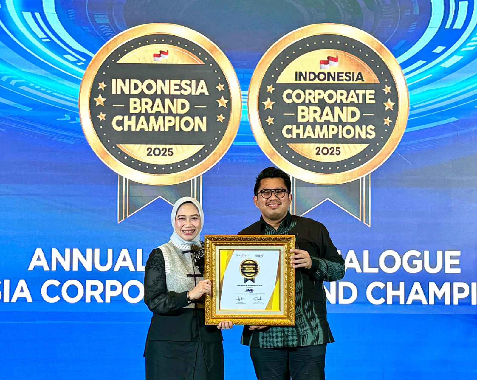 Infobrand Summit 2025: JNE Raih Penghargaan Indonesia Brand Champion