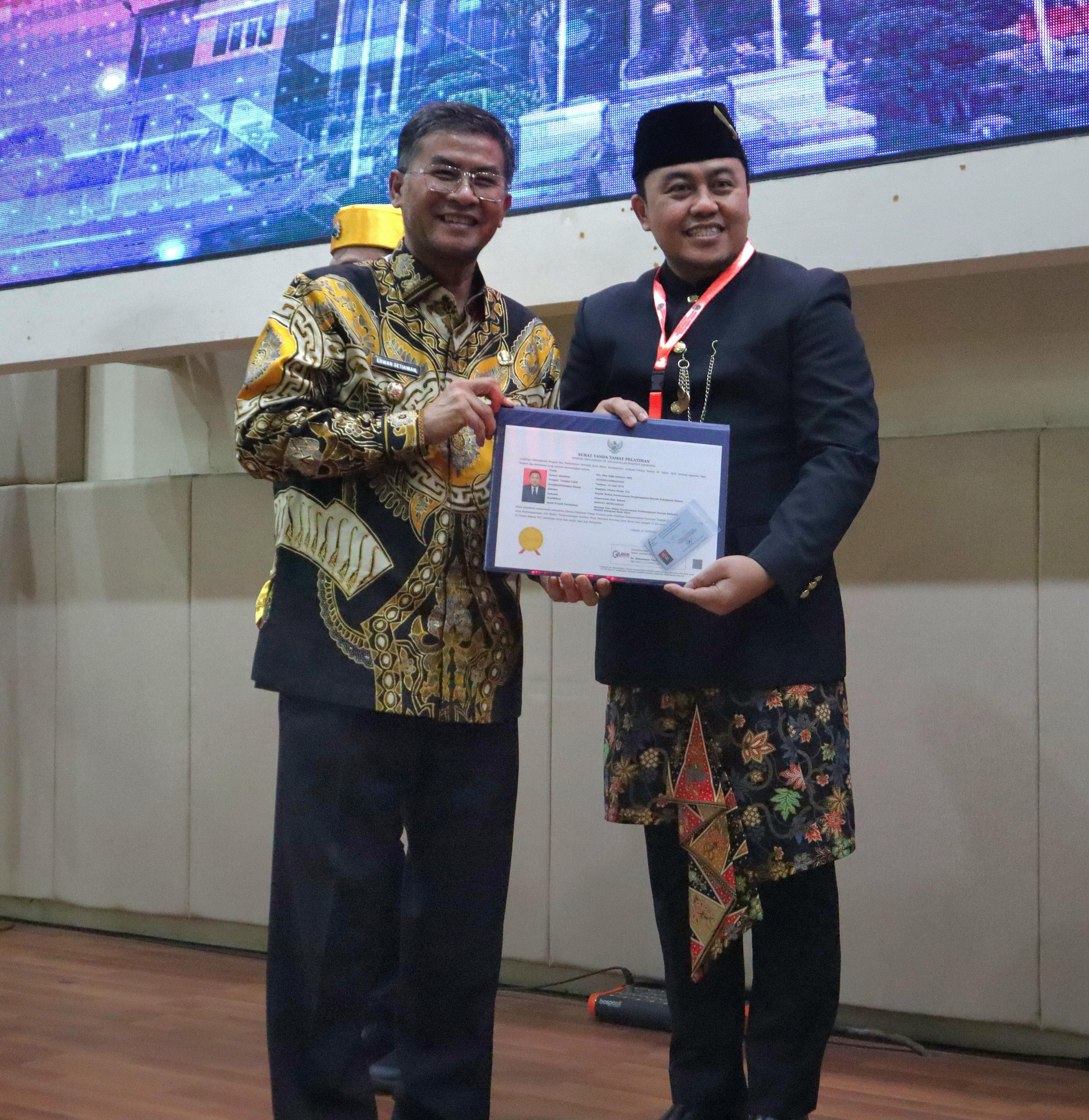 Kepala Bappeda Bekasi Jadi  Lulusan Teristimewa PKN Jabar