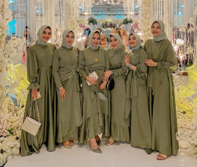 Tampil Cantik dan Anggun Dengan 7 Rekomendasi Warna Gaun yang cocok untuk Bridesmaid