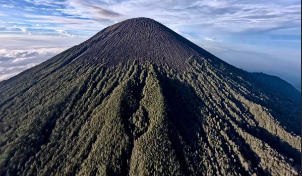 Gunung Semeru Kembali Meletus, Semburkan Abu 1 Kilometer ke Udara