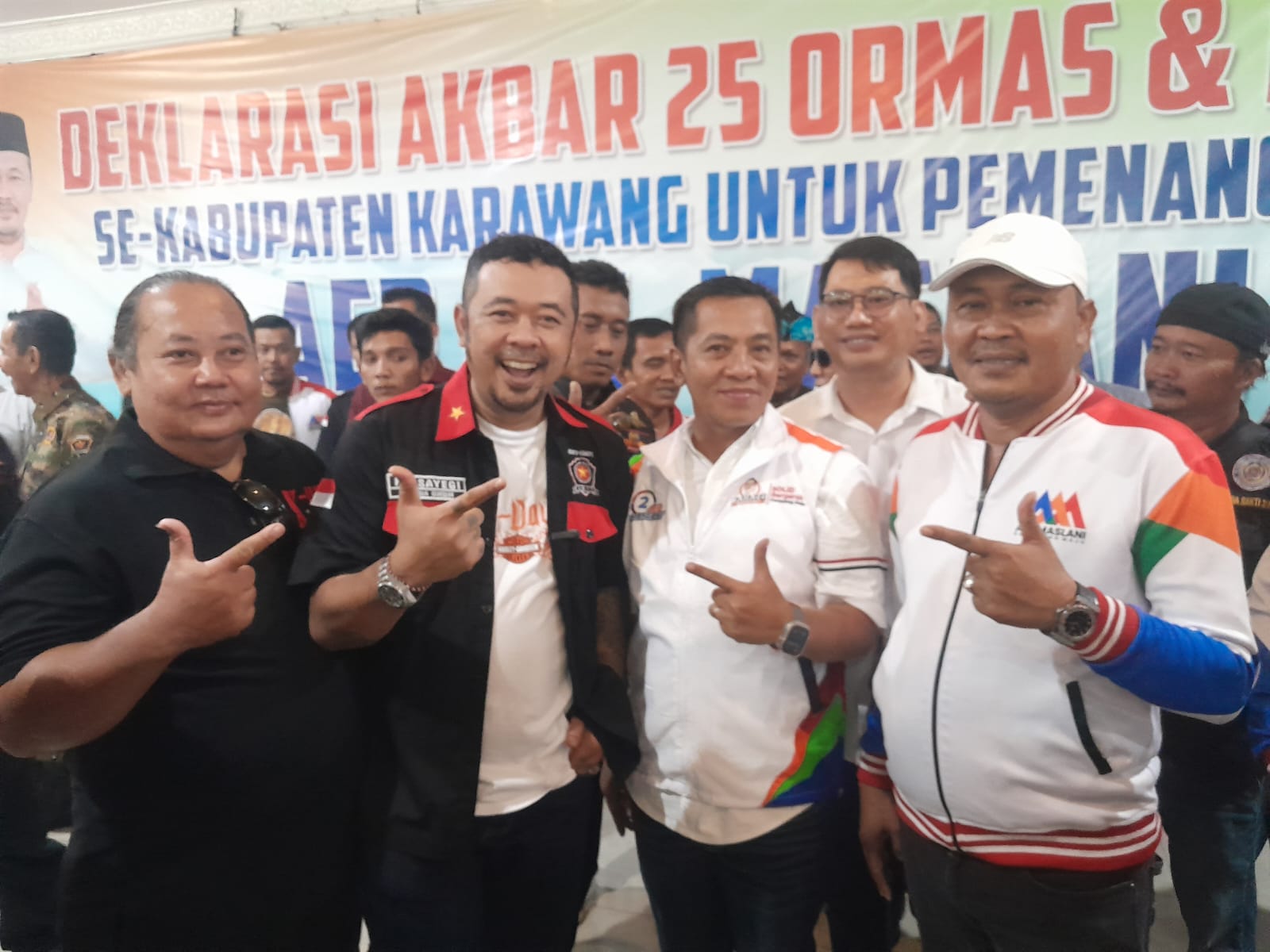 Ribuan Anggota Ormas dan LSM Deklarasi Dukung Pasangan Aep-Maslani di Pilkada Karawang 2024