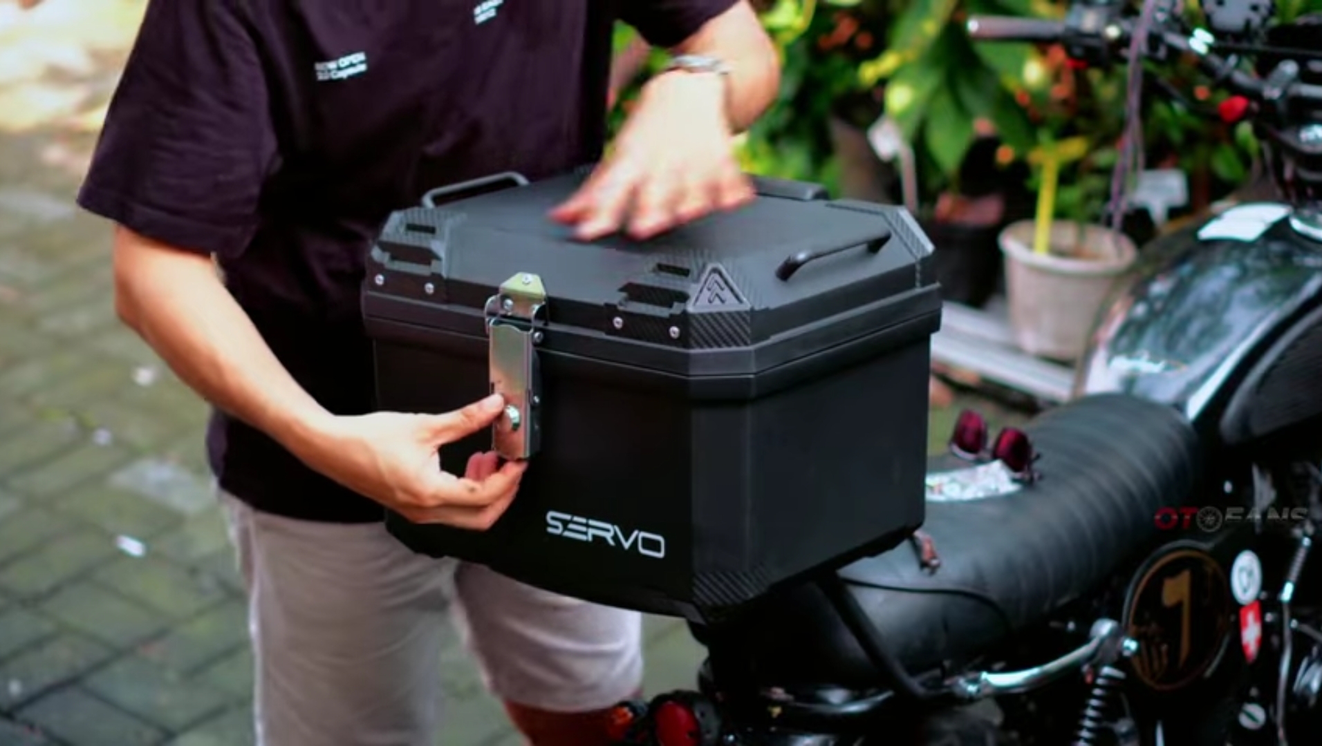 Gak Punya Box Motor? Ini Cara Aman Mudik Bawa Barang Minimal Tanpa Ribet