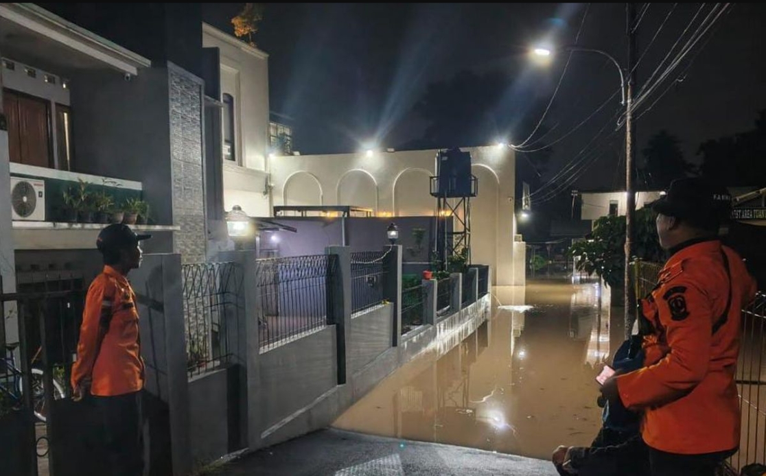 Kali Bekasi Meluap, Ratusan Rumah Terendam Hingga 1 Meter