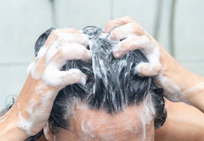 5 Rekomendasi Shampoo yang Cocok Untuk Kurangi Gatal di Kulit Kepalamu