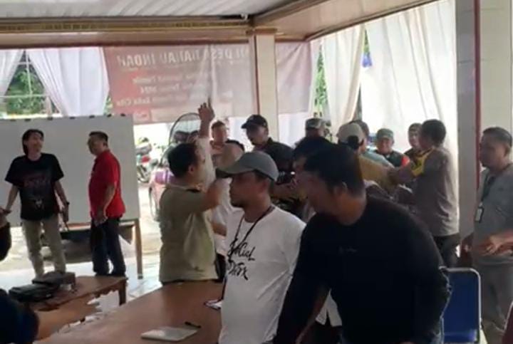 Rekapitulasi Tingkat Kecamatan Rusuh, Saksi Caleg-Partai Politik Menuding Penyelenggara Lakukan Kecurangan