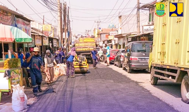 Dinas PUPR Karawang Giatkan Pengaspalan Jalan Pinayungan - Cidomba untuk Kelancaran Lalu Lintas