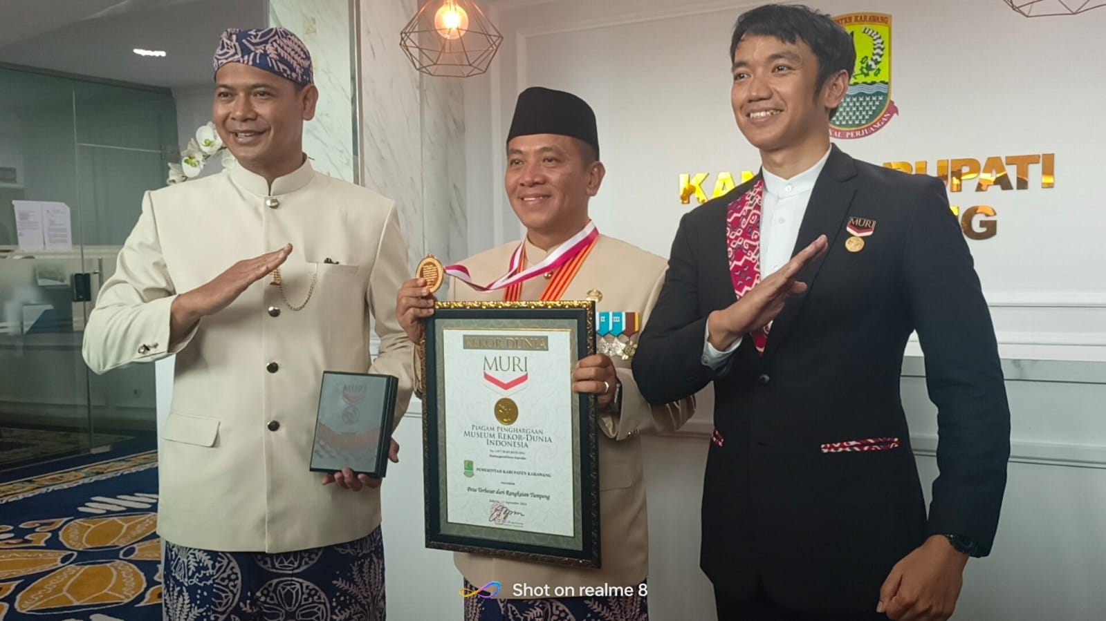 Hajat Warga Karawang di HUT ke 391, Hadirkan Ribuan Tumpeng Pecahkan Rekor MURI