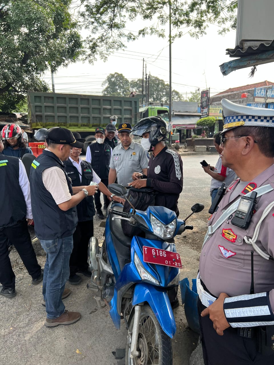 Ribuan Kendaraan Nunggak Pajak Terjaring Razia Samsat Karawang, 197 Pemilik Langsung Bayar di Tempat