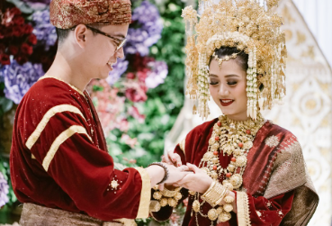 Meminang Calon Pengantin Wanita dalam Rangkaian Tradisi Perniakahan Adat Padang 