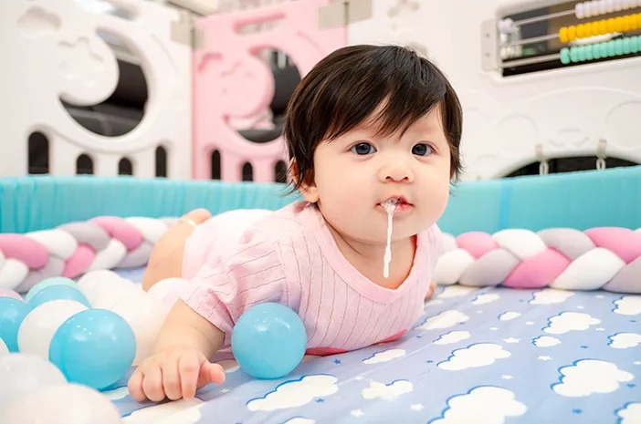 Baik untuk Otot, Ini Manfaat Tummy Time Bagi Bayi Moms!