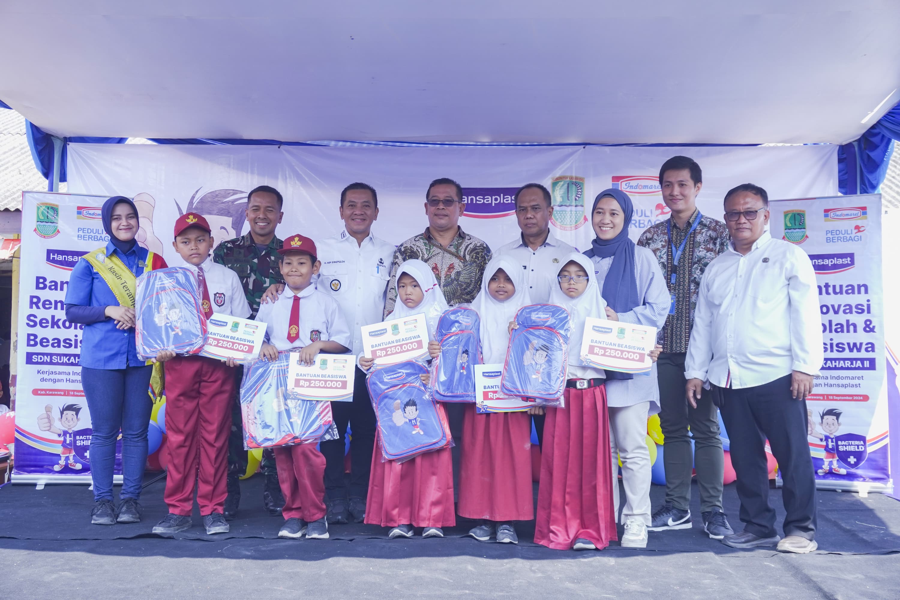 Indomaret dan Hansaplast Renovasi SDN Sukaharja 2 di Karawang, Salurkan Juga Beasiswa dan Peralatan Sekolah