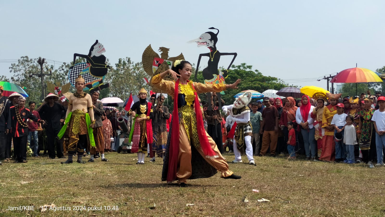 Digelar di Lapangan Desa, Ribuan Warga Tumpah Ruah Saksikan Festival Budaya di Desa Sukasejati 