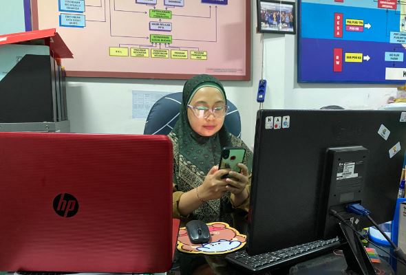 Cyber Smile atau Cyber Stress? Menjaga Kesehatan Mental di Era Digital