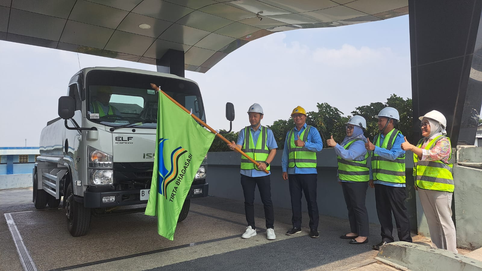 Dihibahi Mobil Tengki Bjb Syariah, Perumda Tirta Bhagasasi : Langsung Digunakan Bantu Krisis Air Bersih