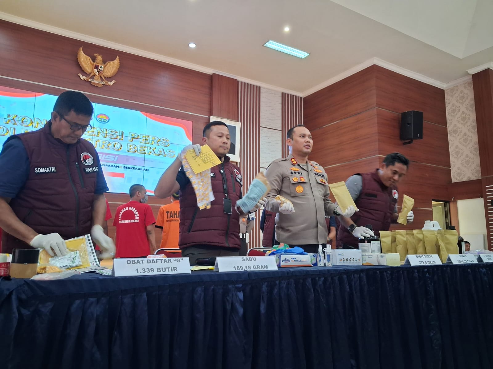Polres Metro Bekasi Bongkar Pabrik Narkoba Rumahan,, Lima Tersangka Pun Terciduk