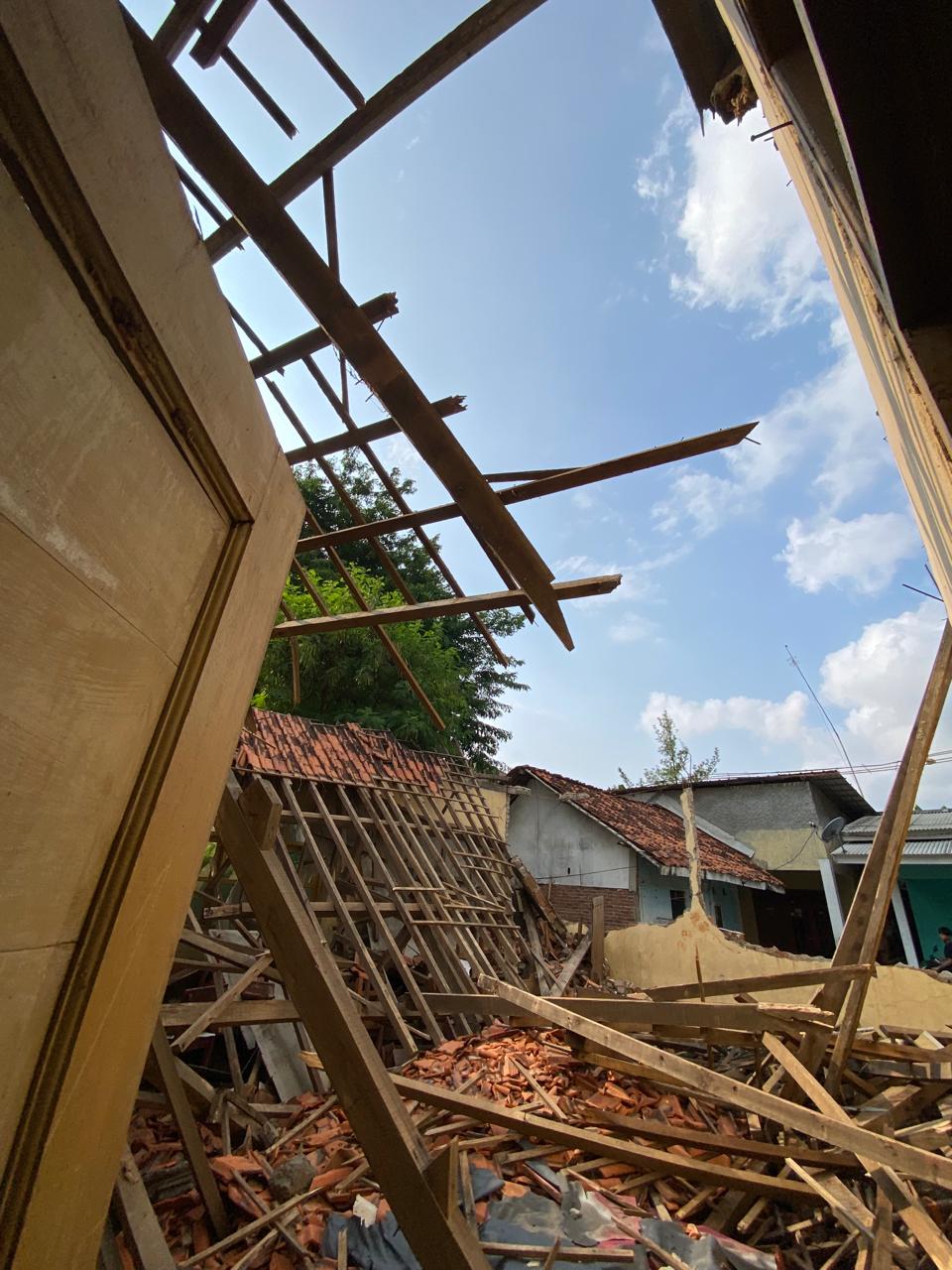 GERCEP! Bupati Aep Syaepuloh Instruksikan Langsung Rehab Gedung Roboh SDN 2 Karawang Wetan