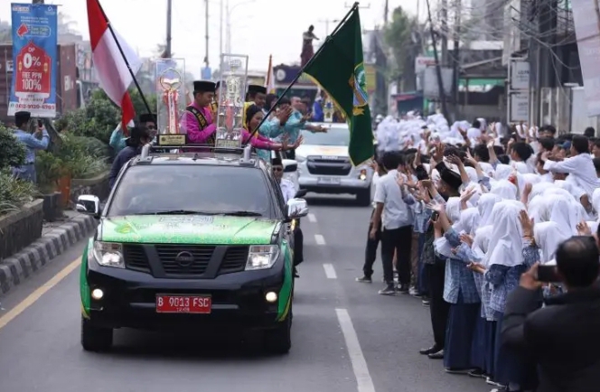 Raih 3 Tropi Juara Umum Tingkat Provinsi Jawa Barat, Pemkab Bekasi Gelar Arak-arakan