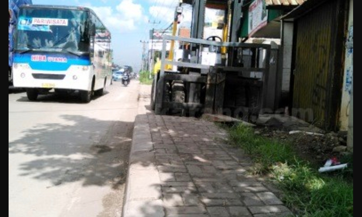Perbaikan 19 Titik Trotoar di Cikarang Barat Dimulai