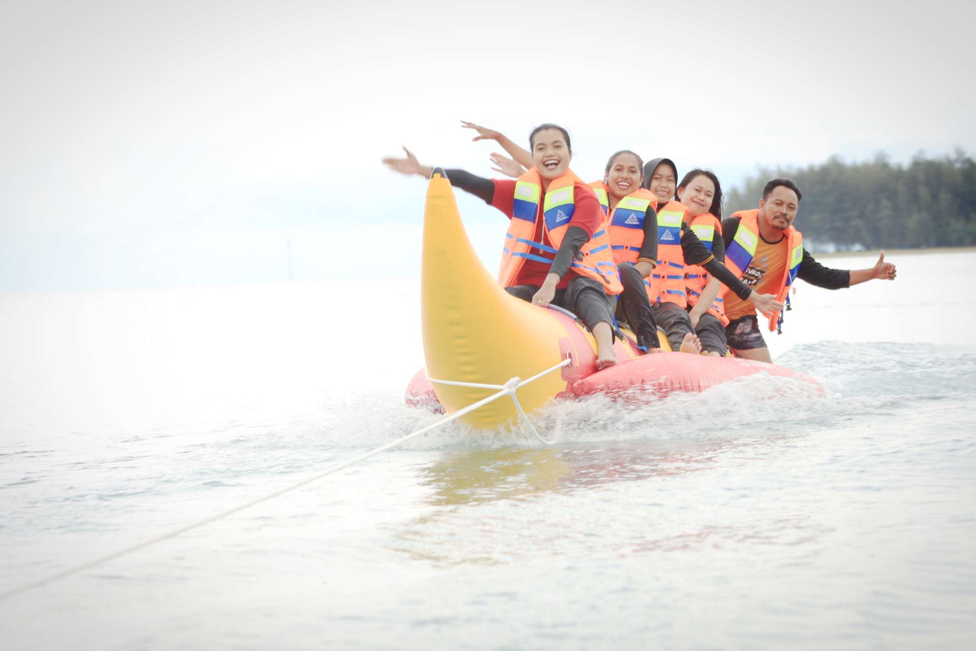 Kecelakaan saat Bermain Banana Boat di Pantai? Inilah Pertolongan Pertama yang Perlu Kamu Lakukan