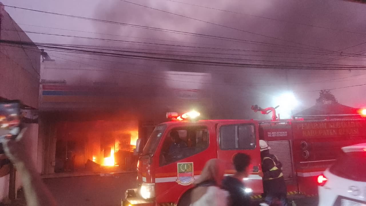 Indomaret di Serang Baru Bekasi Terbakar, Api Diduga Berawal dari Gudang