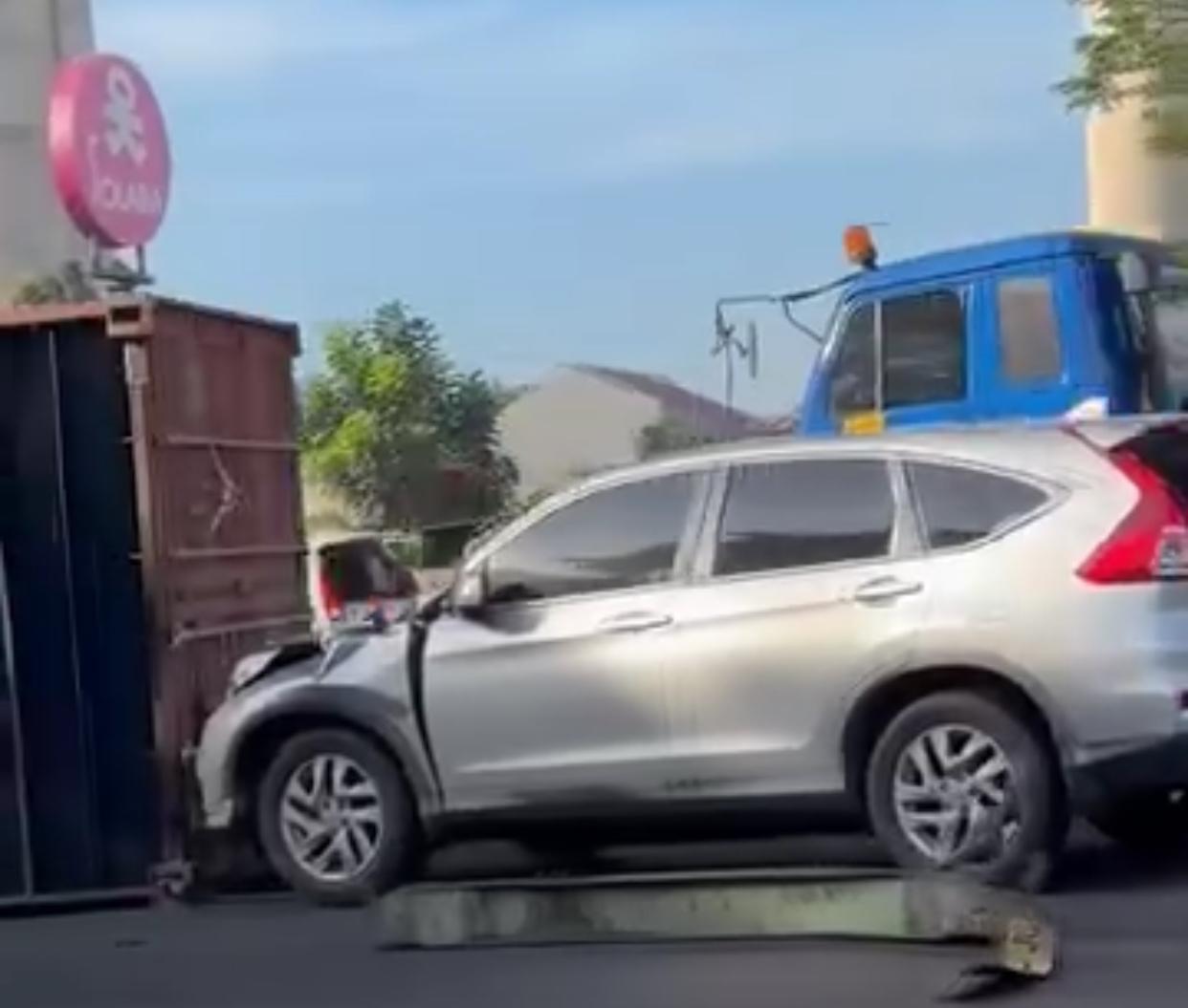 Kecelakaan di Tol Tambun Arah Cikampek, Libatkan Truk Trailer dan Mobil Pribadi