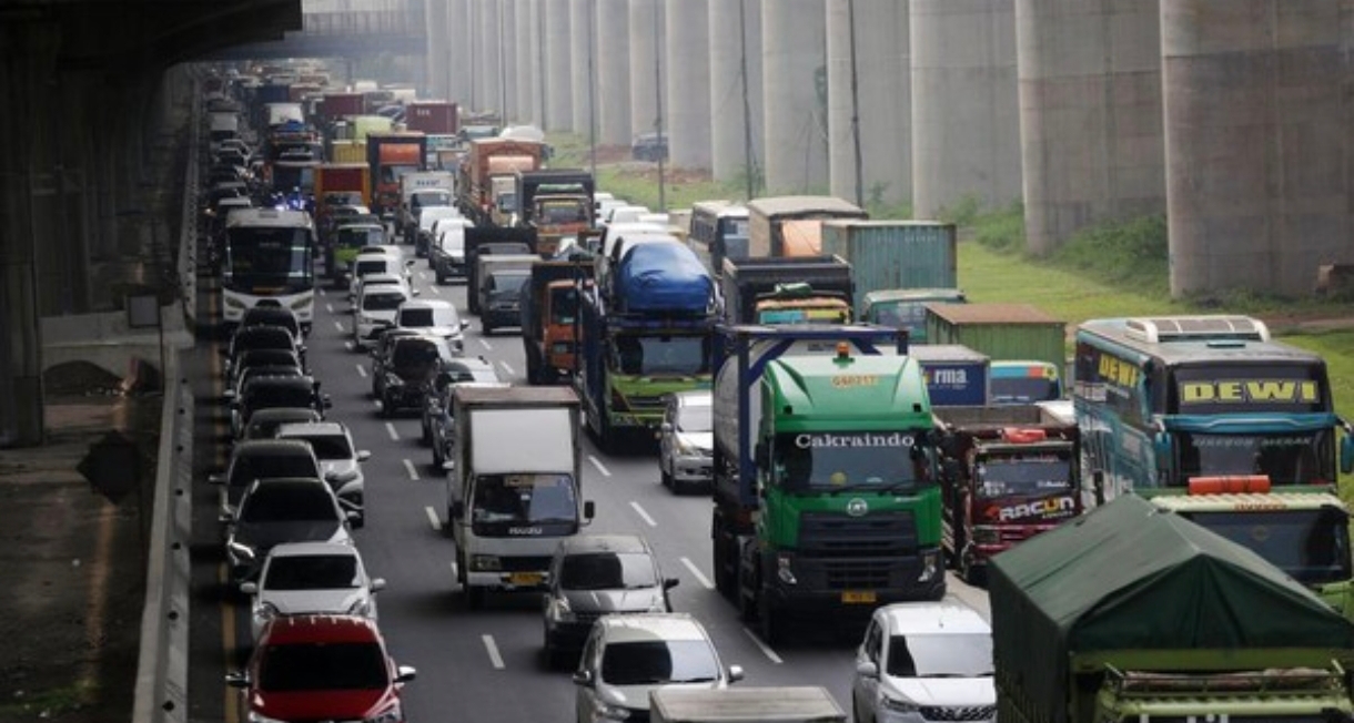 Kemacetan Parah Landa Tol Bekasi Timur Akibat Perbaikan Jalan