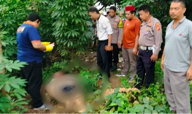 Mayat dengan Luka Tusuk di Leher Ditemukan di Cikampek, Polisi Lakukan Penyelidikan