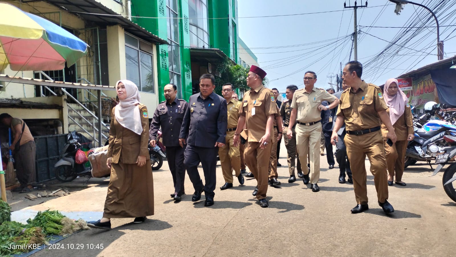 Penjabat Bupati Bekasi Sidak Pasar Serang, Pedagang Ngeluh soal PKL