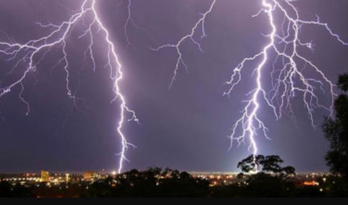 Bandung Waspada Cuaca Ekstrem, Hujan Deras dan Badai Petir Mengintai Seharian