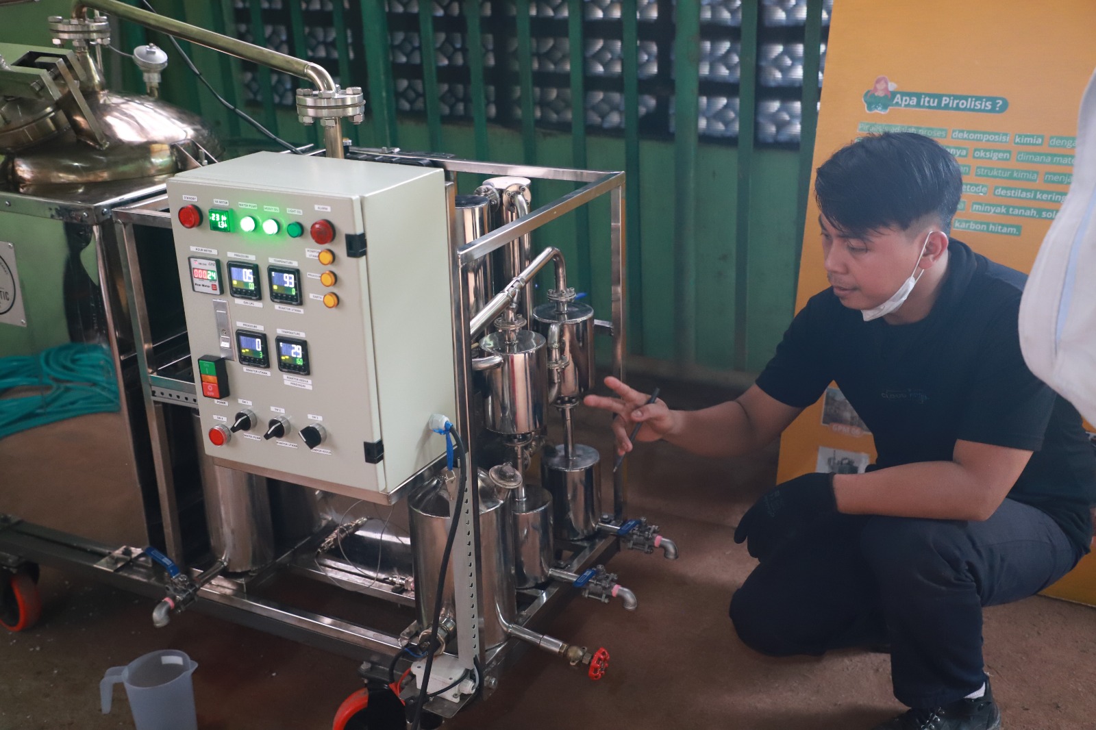 Pupuk Kujang Ubah Sampah Plastik jadi Bahan Bakar Alternatif