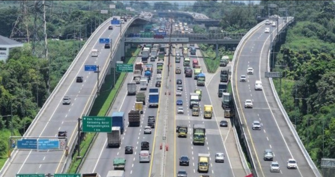 Arus Kendaraan Tinggi di Bekasi Saat Lebaran
