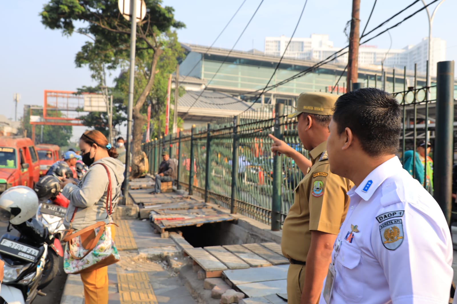 Sidak Stasiun Bekasi, Wali Kota Bekasi Perintahkan Segera Melakukan Penertiban dan Perapihan