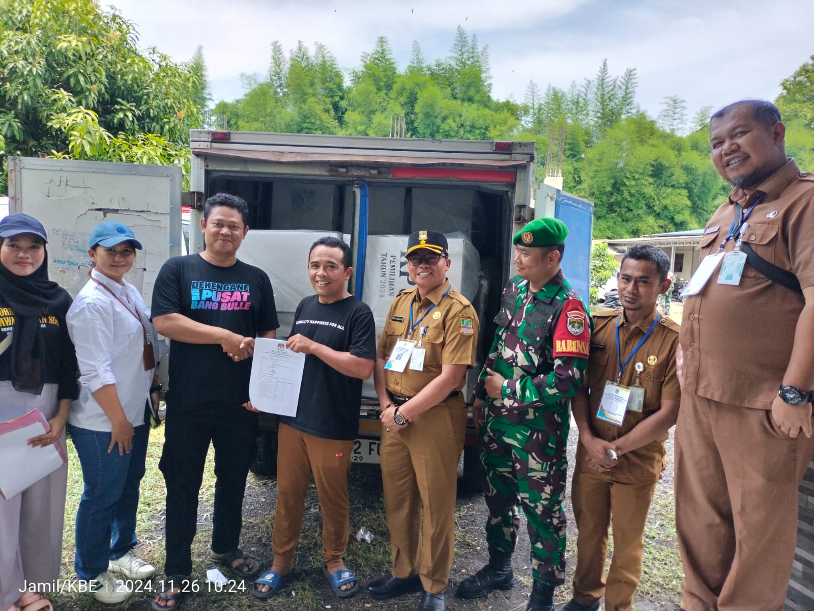 Kecamatan Ciksel Lakukan Monitoring Pilkada Serentak, Ketiga Calon Bupati Nyoblos di Cikarang Selatan