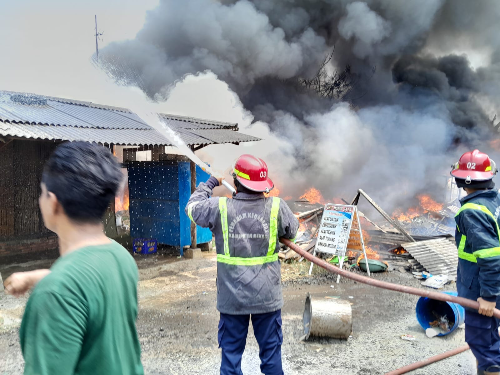 Kebakaran Hebat di Perum Telaga Pasir Raya, 6 Kios Habis Dilalap Si Jago Merah