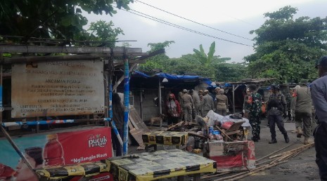 Pemkab Karawang Mulai Bertindak Tegas Terhadap 63 Bangunan Liar di Gerbang Tol Karawang Timur   