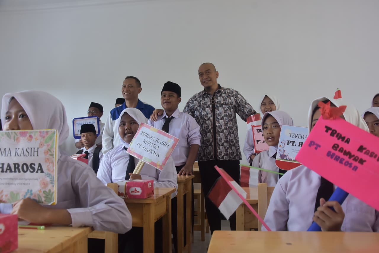 Madrasah Albarkah Cicau Berdiri Lagi, CSR Harrosa dan Suzuki Hadirkan Tiga Ruang Kelas Baru