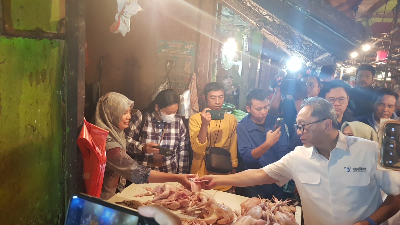 Datang ke Bekasi, Mendag Zulkifli Cek Harga di Pasar Tambun, Ini Katanya..