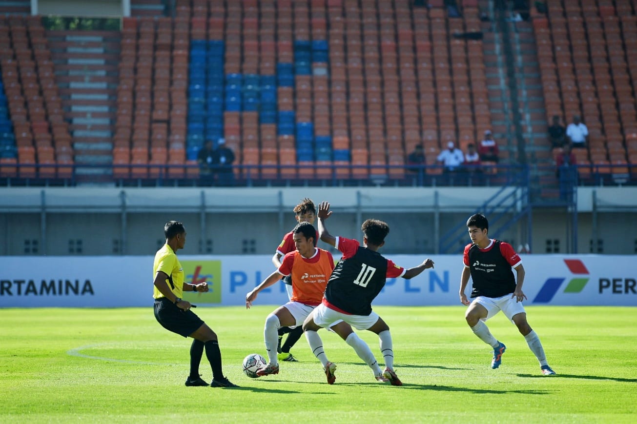 Jokowi Tinjau Renovasi Stadion Si Jalak Harupat dan Seleksi Timnas Garuda 